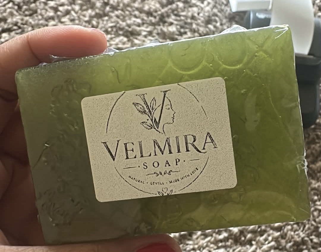 Velmira Handmade Avocado Scent Glycerin Soap Bar 4 oz Green Rectangular