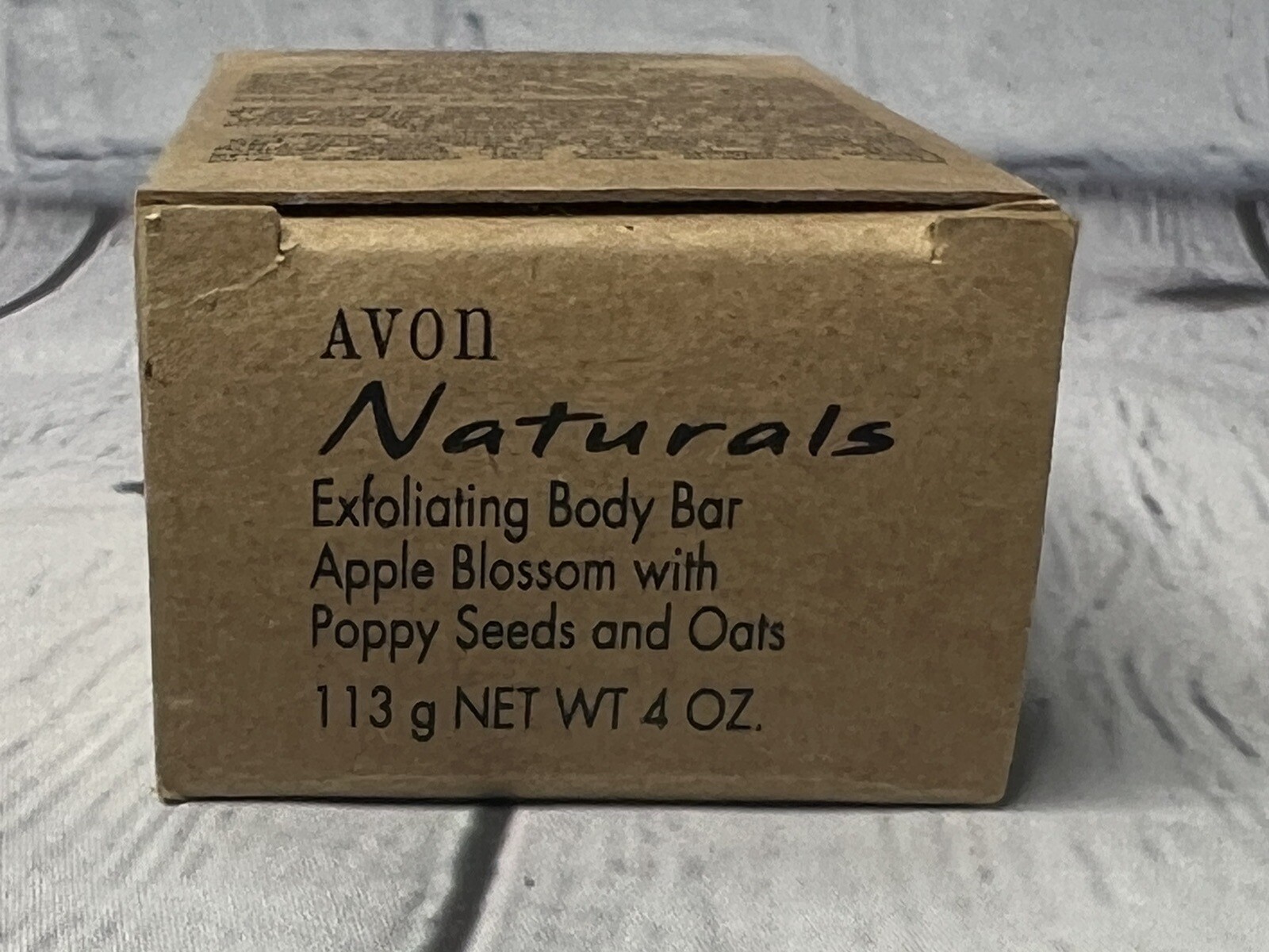 Avon Naturals Exfoliating Body Bar Soap Apple Blossom W/ Poppy Seeds & Oats 4 oz
