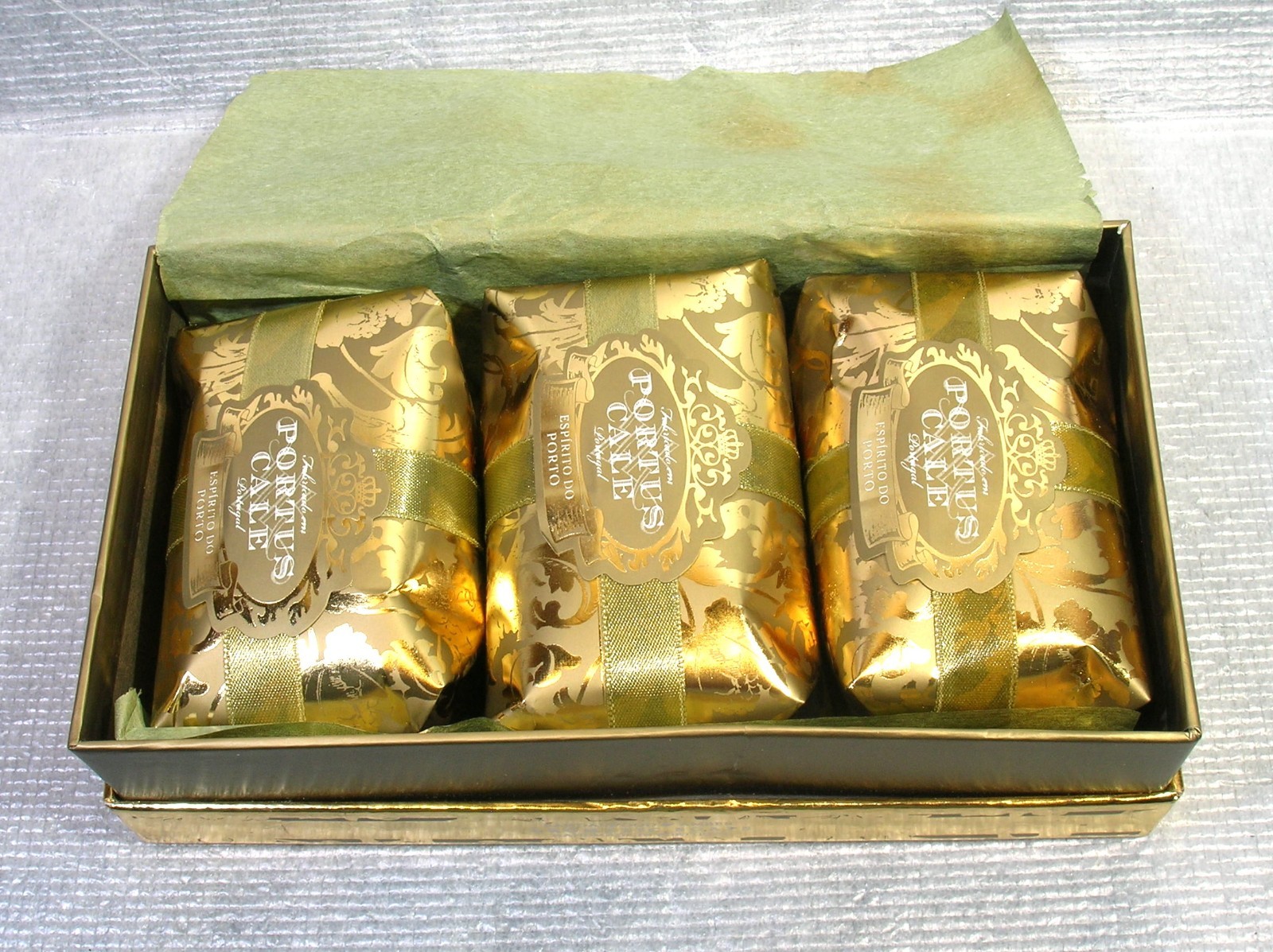 PORTUS CALE HAND MADE SANDALWOOD & AMBER SOAPS 3 X 150 GRAMS/5.3 – NEW IN BOX