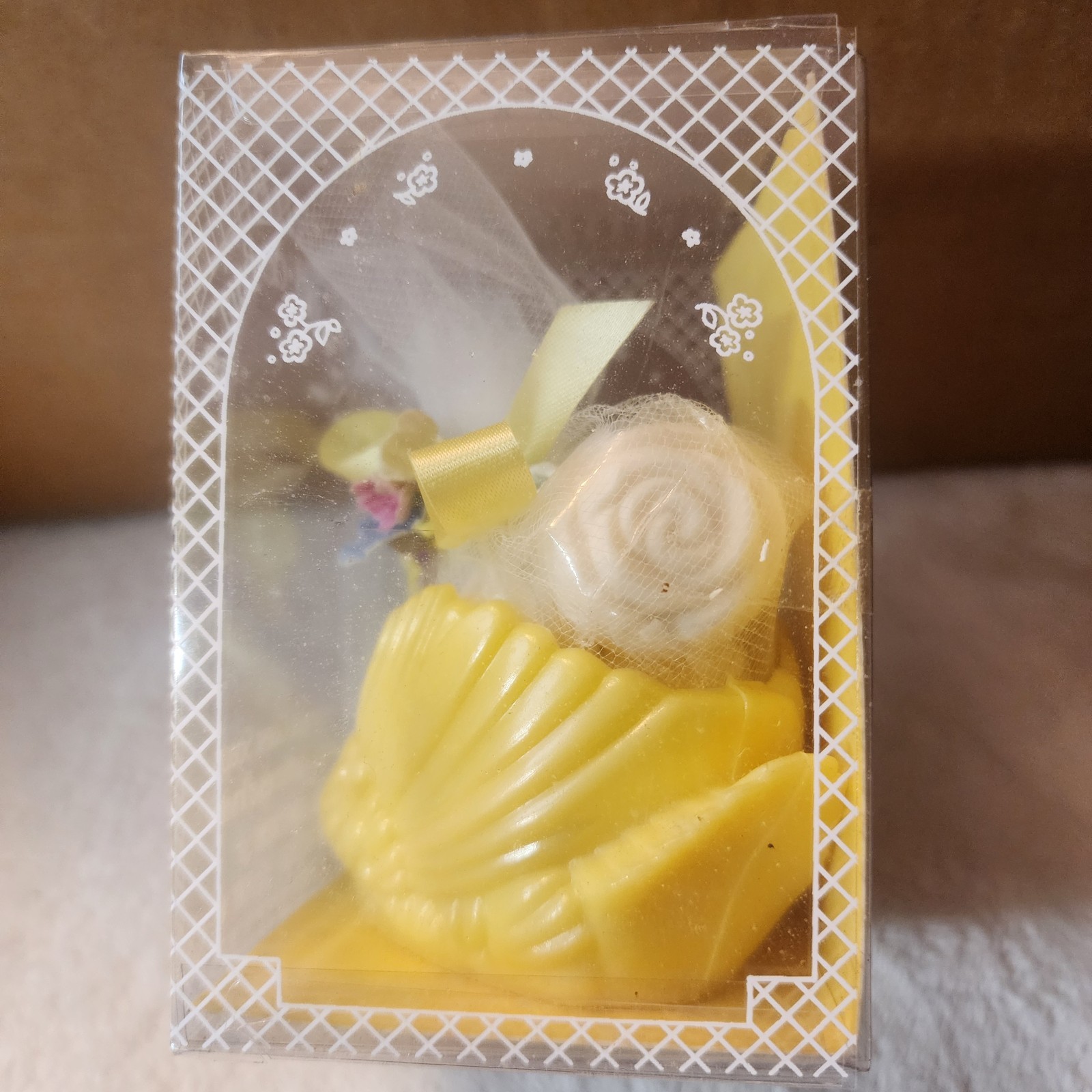 NOS Vtg Bouquet de Bain Perfumed Guest Soap Yellow Swan w/Roses