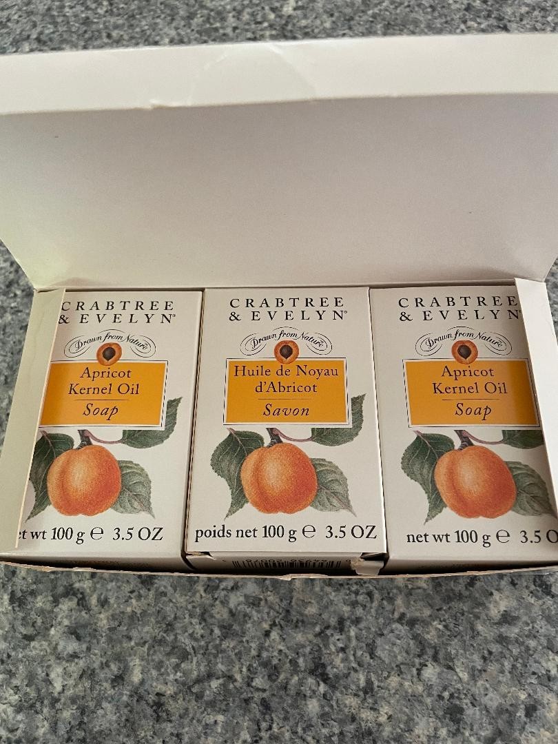 Vintage Crabtree & Evelyn~Apricot Kernel Oil Soap~3 Pack~New in Box~3.5 oz x 3