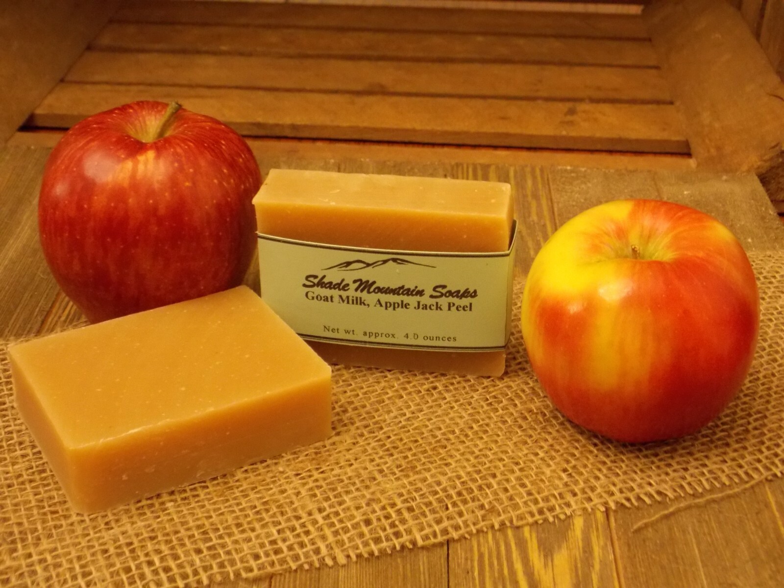 Goat Milk Soap Homemade / Handmade Moisturizing – 4 oz – Apple & Cinnamon