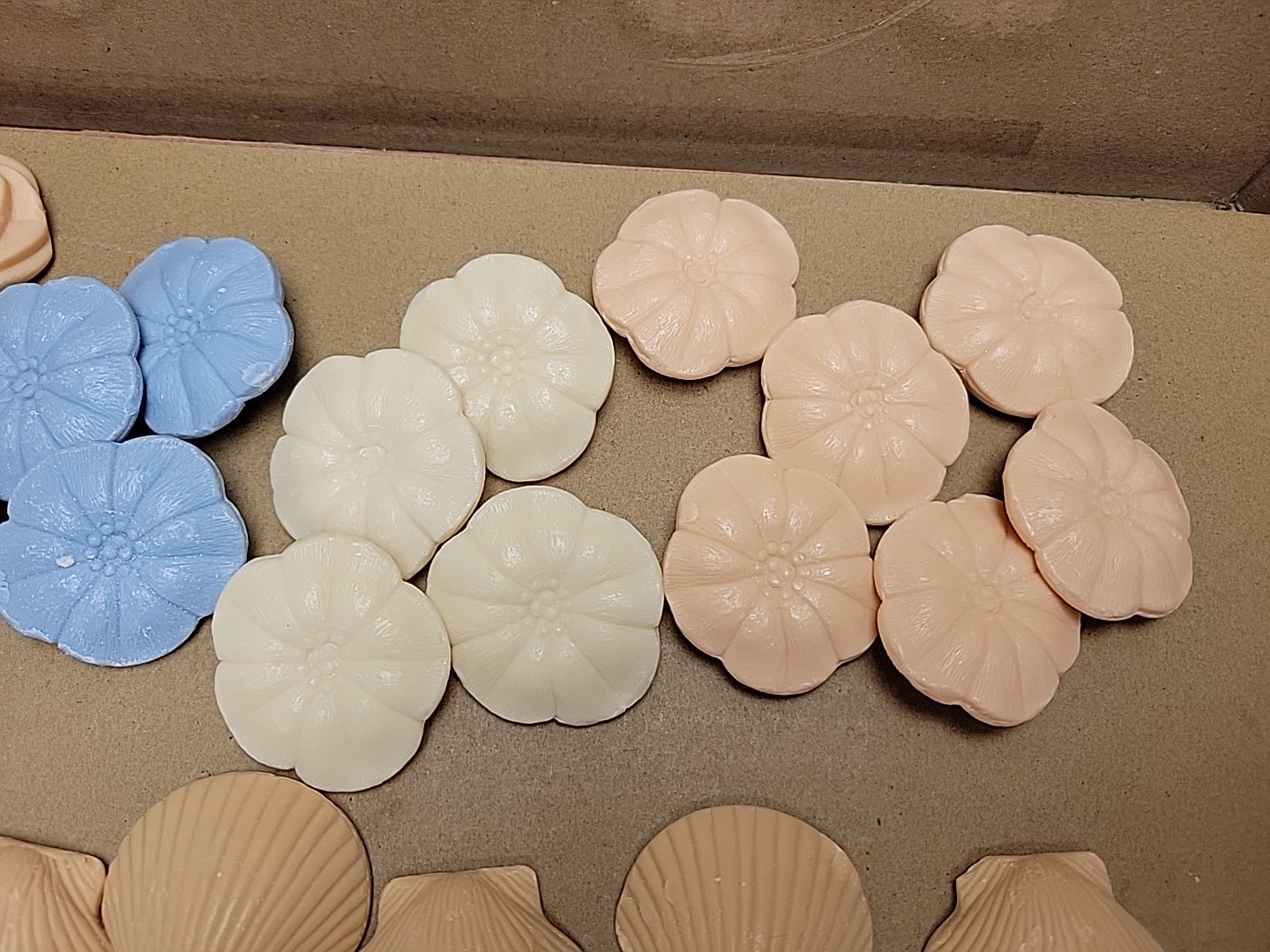 Lot 27 Assorted Sea shells & Flowers Decorative Soap *SEE PICS