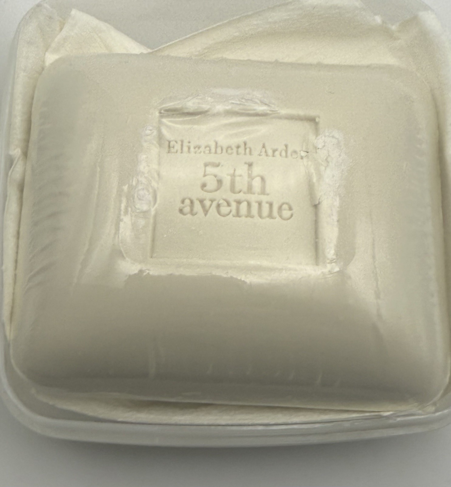 Elizabeth Arden 5th Avenue Luxury Soap In Travel Case – 2.6 Oz