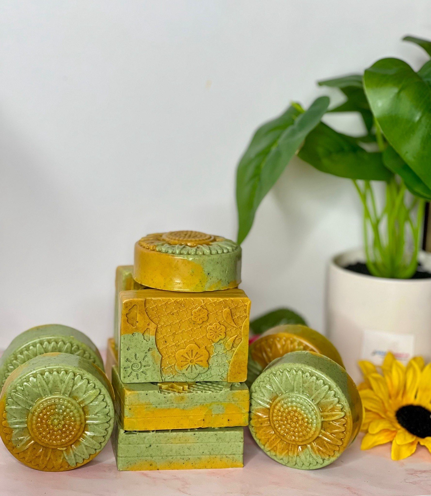 Green Yellow Floral Pattern Body Bar Soap for Body Hands Face, Rectangular Disc
