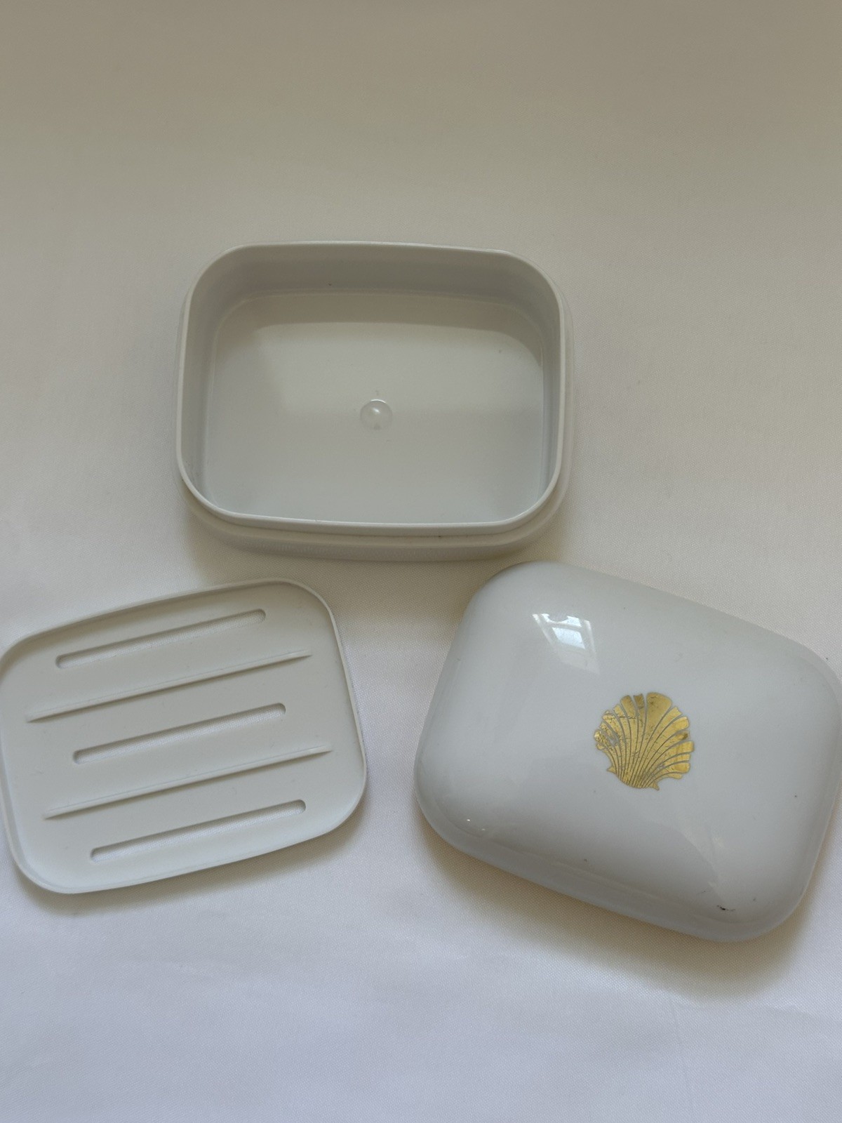 VTG Estee Lauder White Linen Fragrance Soap 4 oz w/ Plastic Soap Dish Shell Logo
