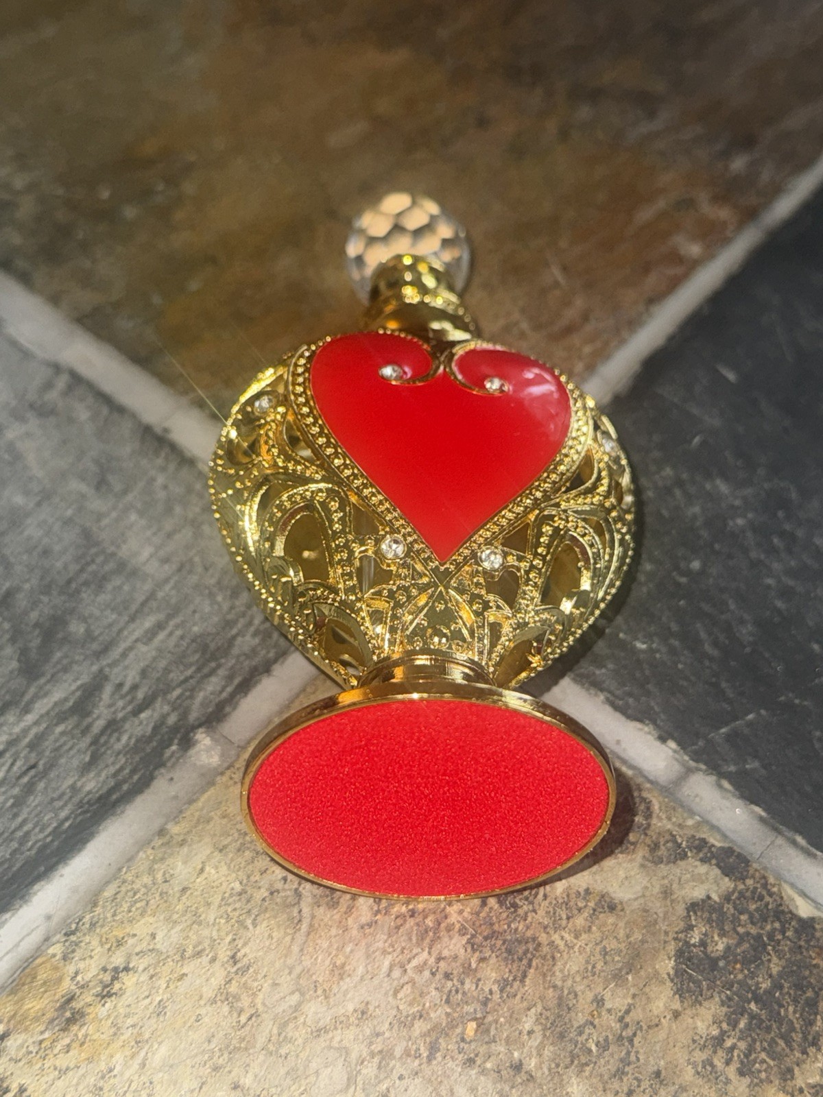12ml Vintage Love Heart Empty Metal Perfume Bottle Refillable Aromatherapy oils
