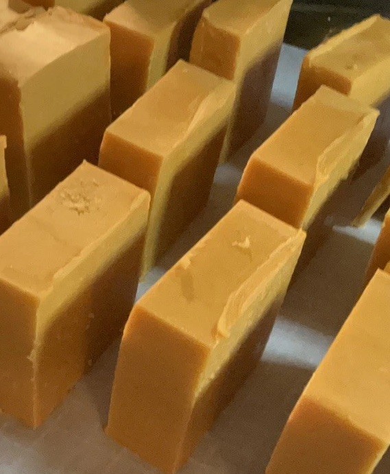 Carrot & Honey Glow Soap. Handcraft carrot soap ,Lemon Essentiel oil 3oz .