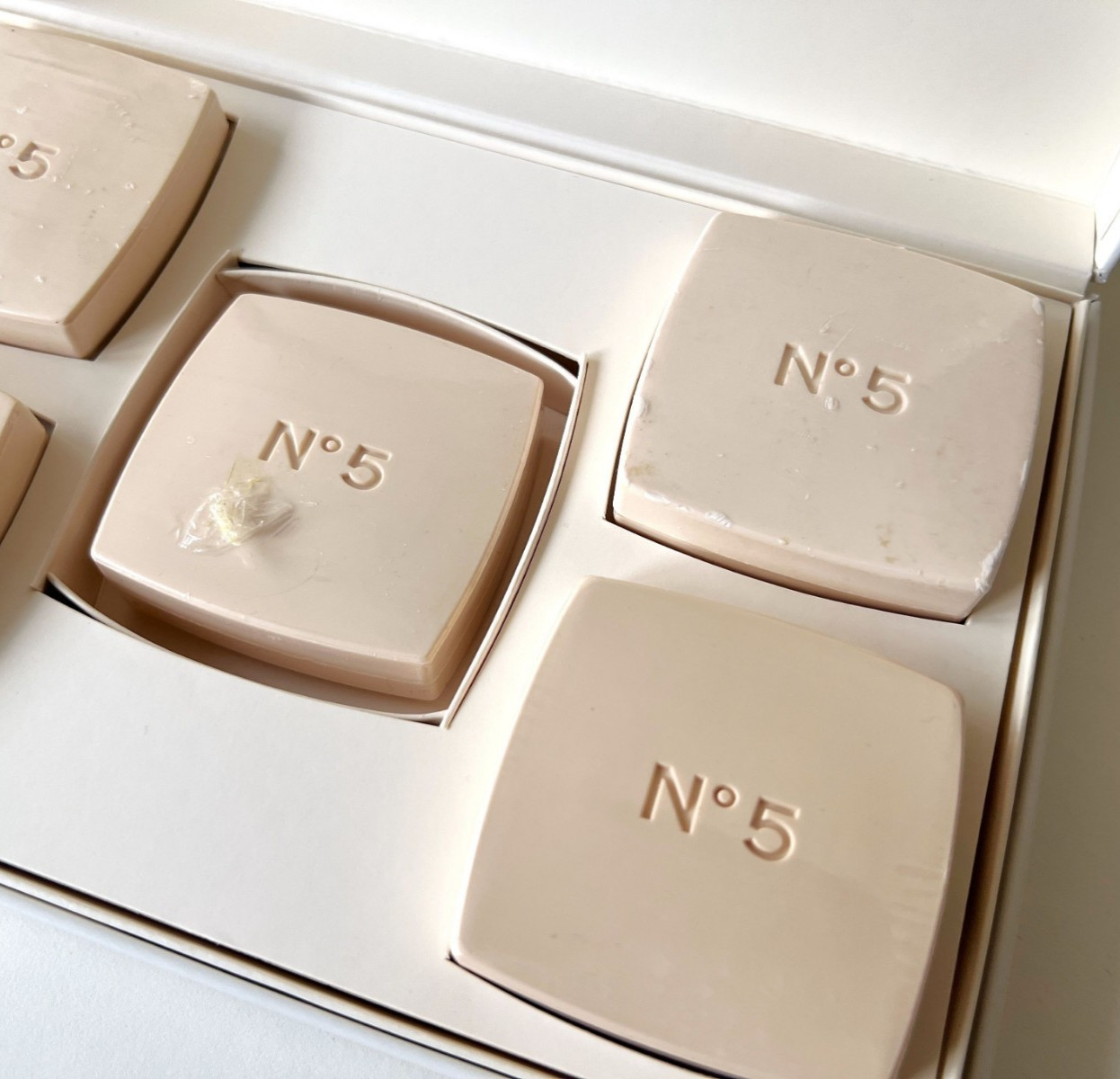 CHANEL No 5 Perfumed Soaps Box Set (75 g/2.5 oz X 5pcs)