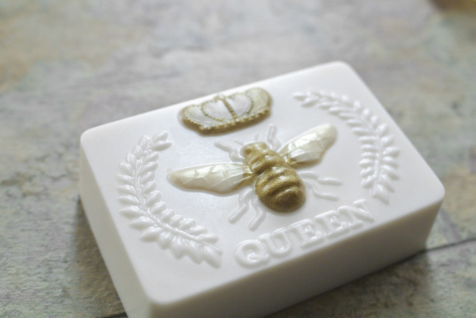 Queen Bee Soap / Honey Bee Soap made with Lavender Honey – Handmade Soap