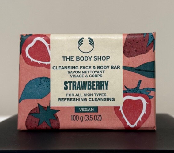 The Body Shop Strawberry Cleansing Face & Body Soap Bar 3.5 Oz 100g New HTF