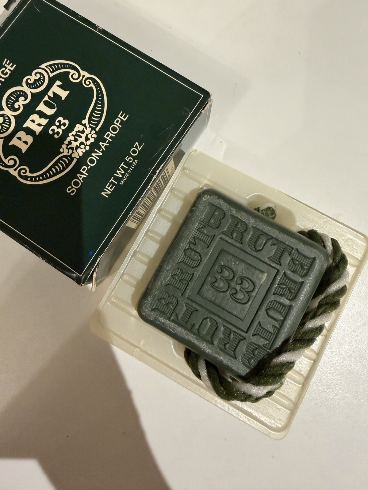 NEW IN BOX Vintage Faberge Brut 33 Soap On A Rope 5 Oz.