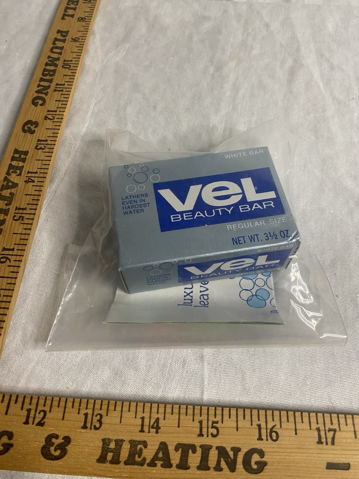 Vintage VEL Mild Beauty Bar Soap NOS 3.5 Oz New 1980’s Good Lathering Soap