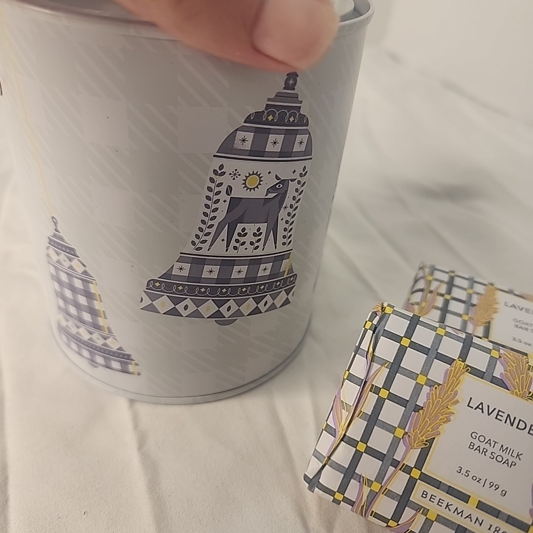 Beekman 1802 Lavender 3.5 oz Bar Soap Goat Milk Shea Butter With Tin. QTY:2