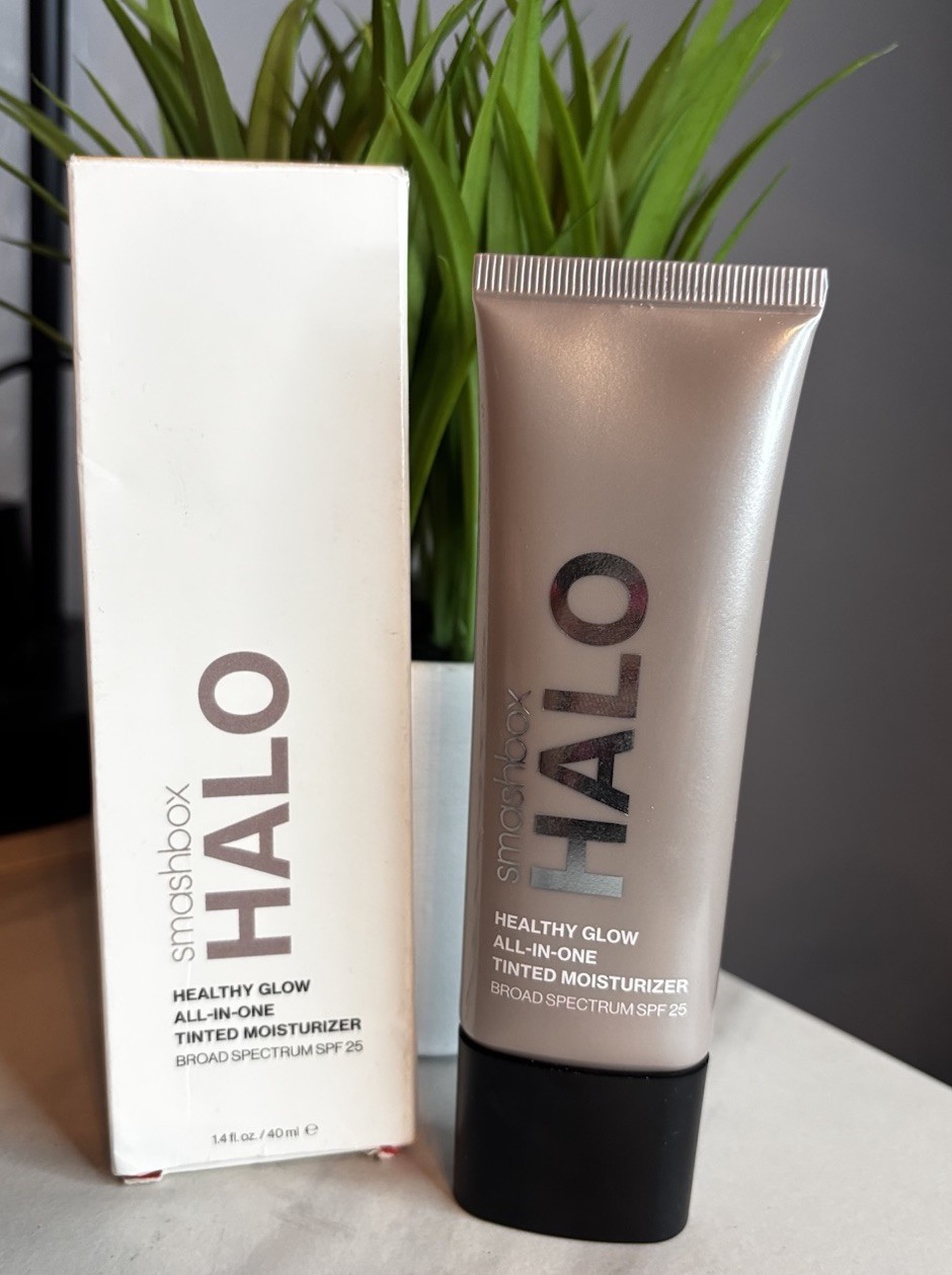 SmashBox Halo Healthy Glow All-In-One Tinted Moisturizer- Light 1.4 oz New