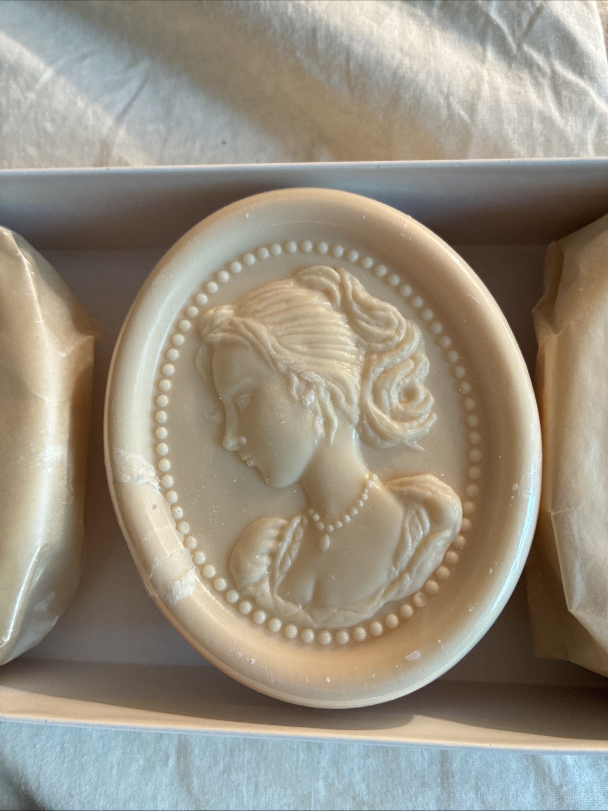 LORCOS Gardenia Soaps Set 3x7oz decorative bars Made in France – Gismonda