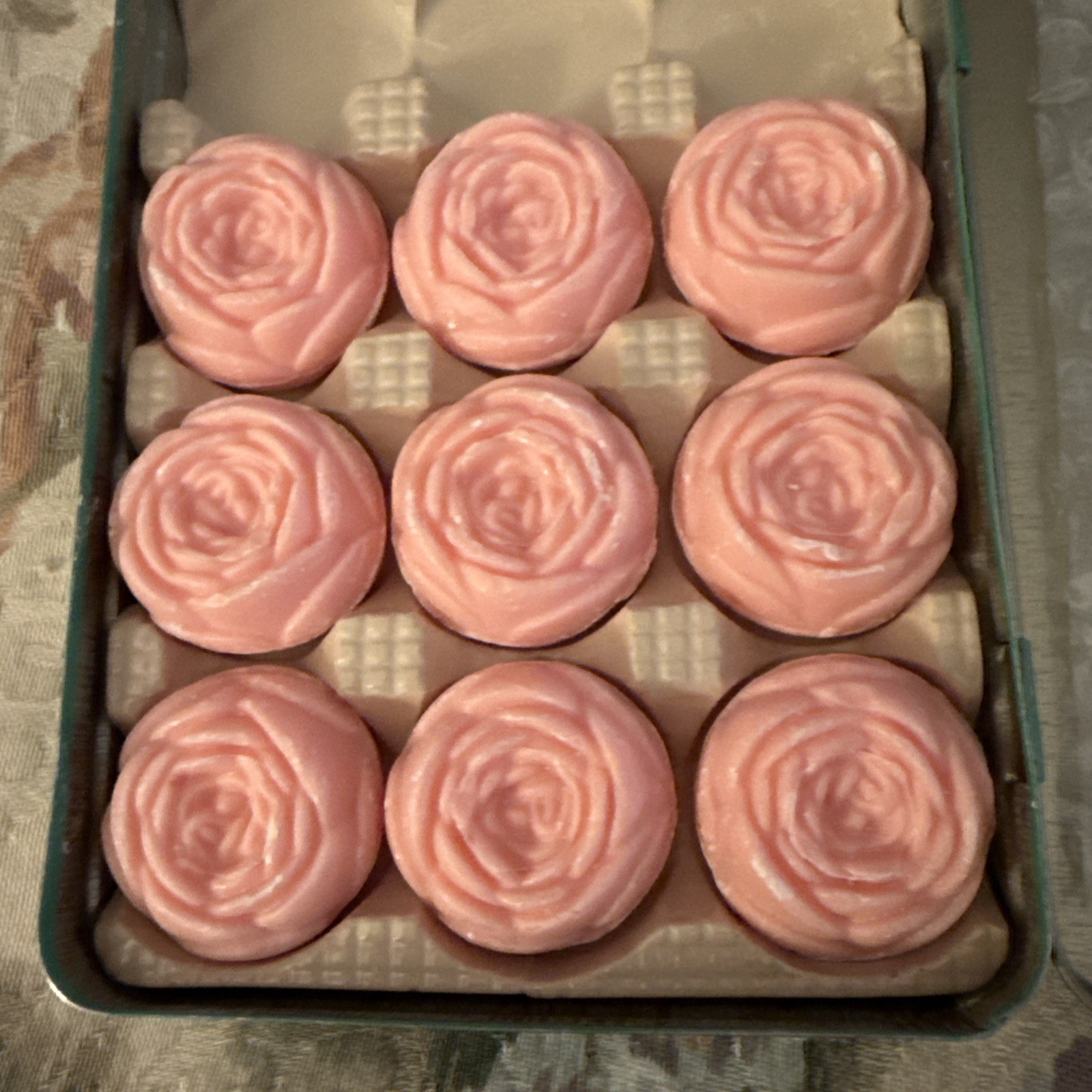 Rose Shaped & Perfumed Guest Soaps (9/12) in Hinged Metal Tin Vtg MCM Hong Kong