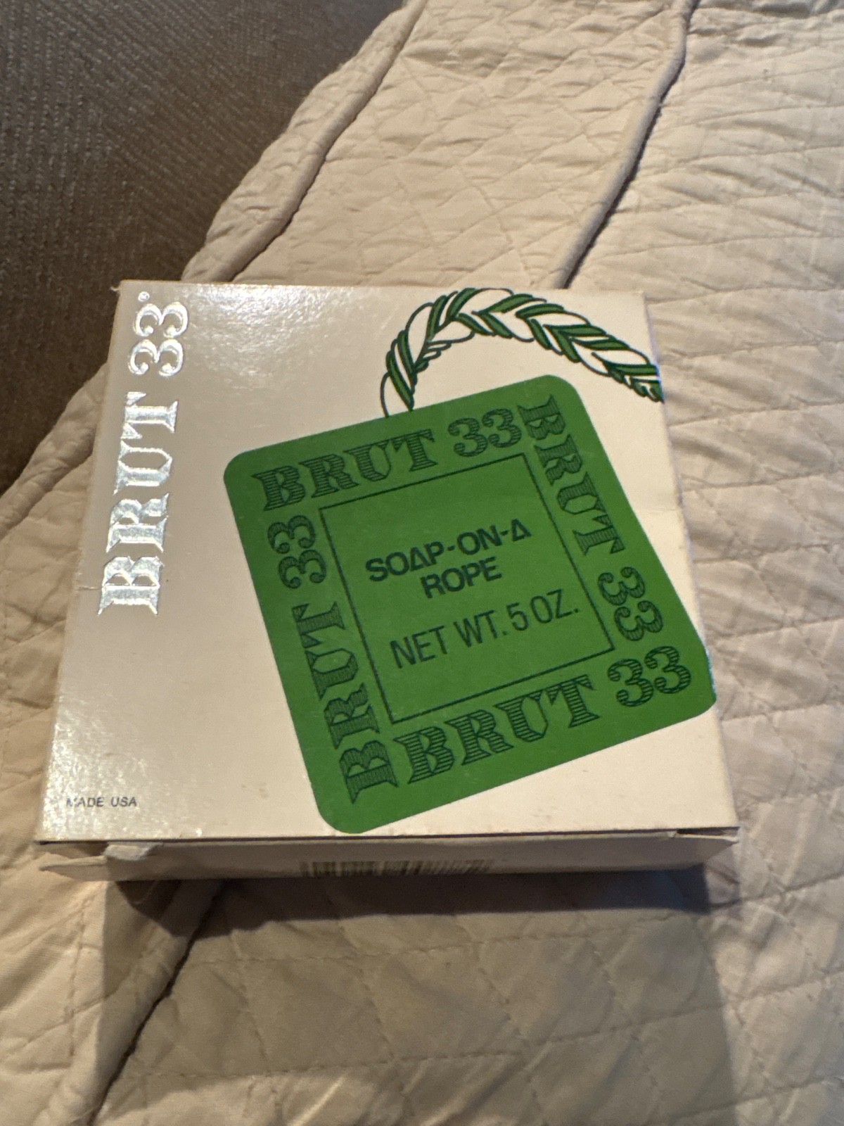 VTG BRUT For Men FABERGE SOAP-ON-A-ROPE – Green – Unused – bathroom decor