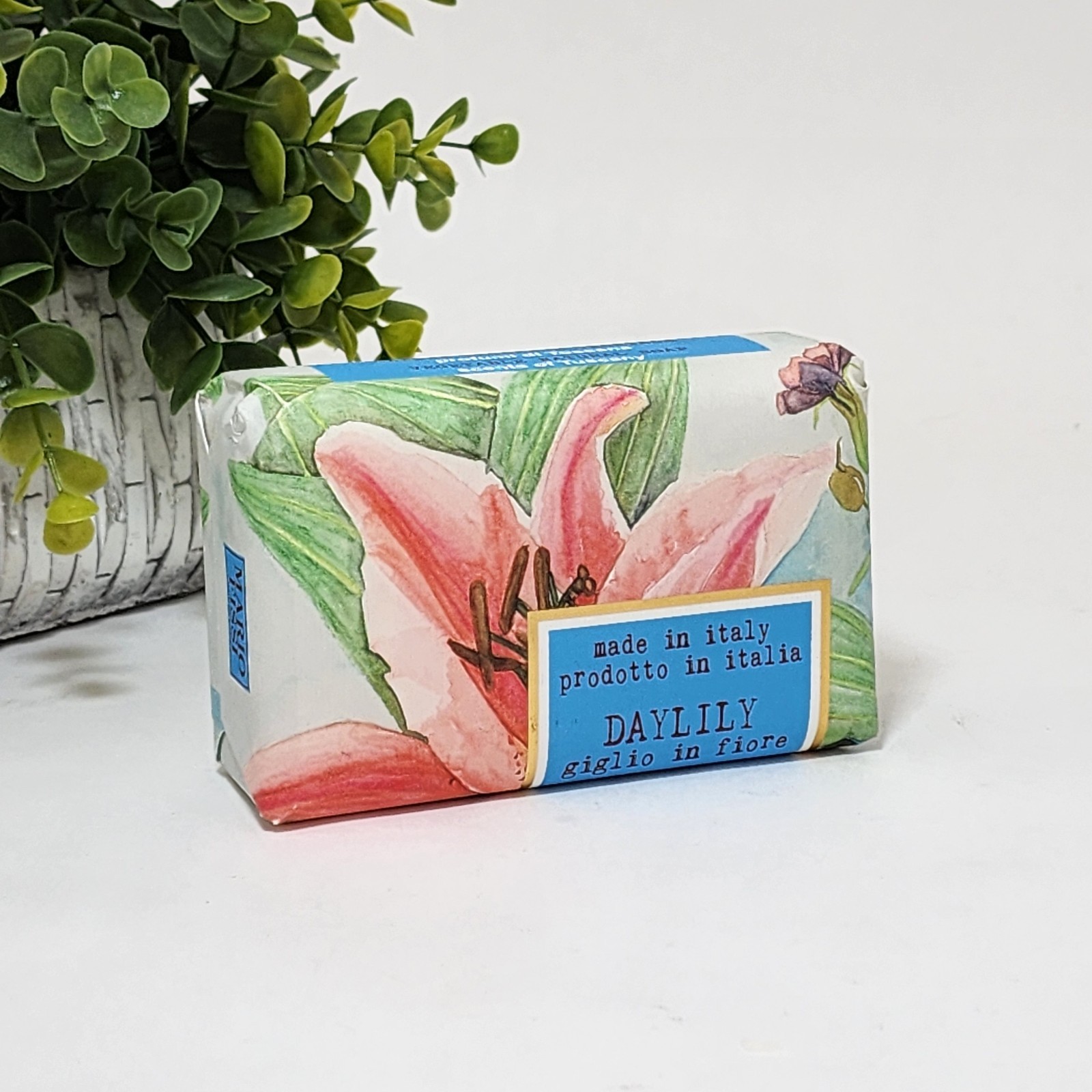 Saponerie Mario Fissi Daylily Spring Flowers Vegetable Bath Soap Bar 9.7 oz 275g