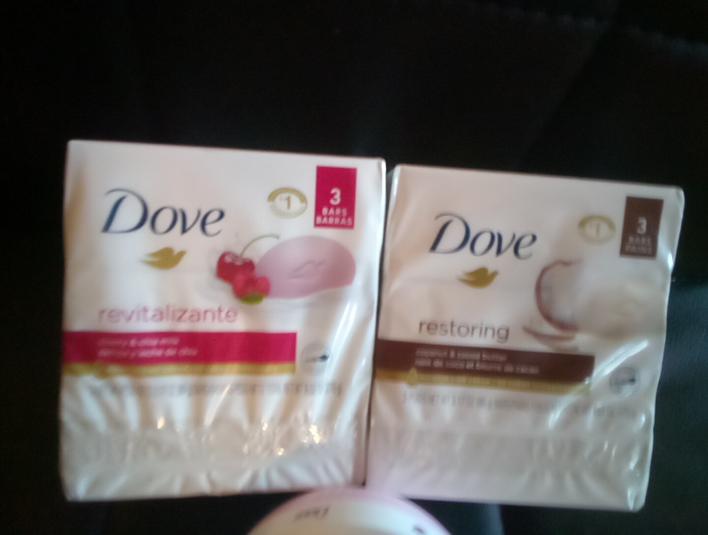 Dove Bar Soap Revitalizante Cherry & Chia Milk, Restoring Coconut/Cocoa Butter.