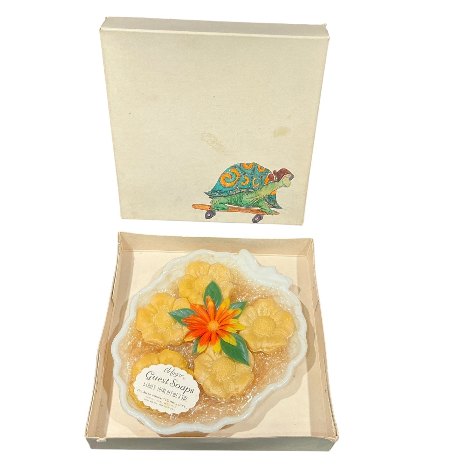Vtg Delagar 5 Guest Daisy Flower Soap Cakes Milk Glass Lily Pad Bowl Tray Dish
