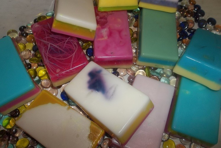5LBS OF OVERPOUR SOAP’S..GOAT’S MILK, MANGO, COCOA, SHEA BUTTER …GREAT DEAL!!