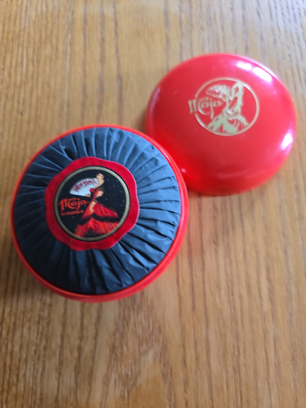 Vtg Maja Nyrurgia Espana Perfumed Soap Wity Bright Red Plastic Container Spain