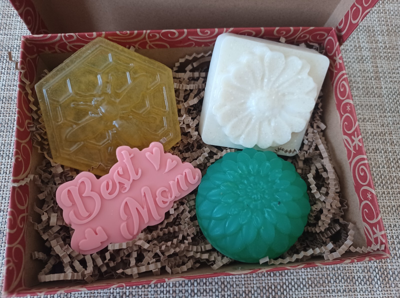 Handmade Soaps 100% natural, pack of 4 Soaps. One for $8.00 dlls choose yours.