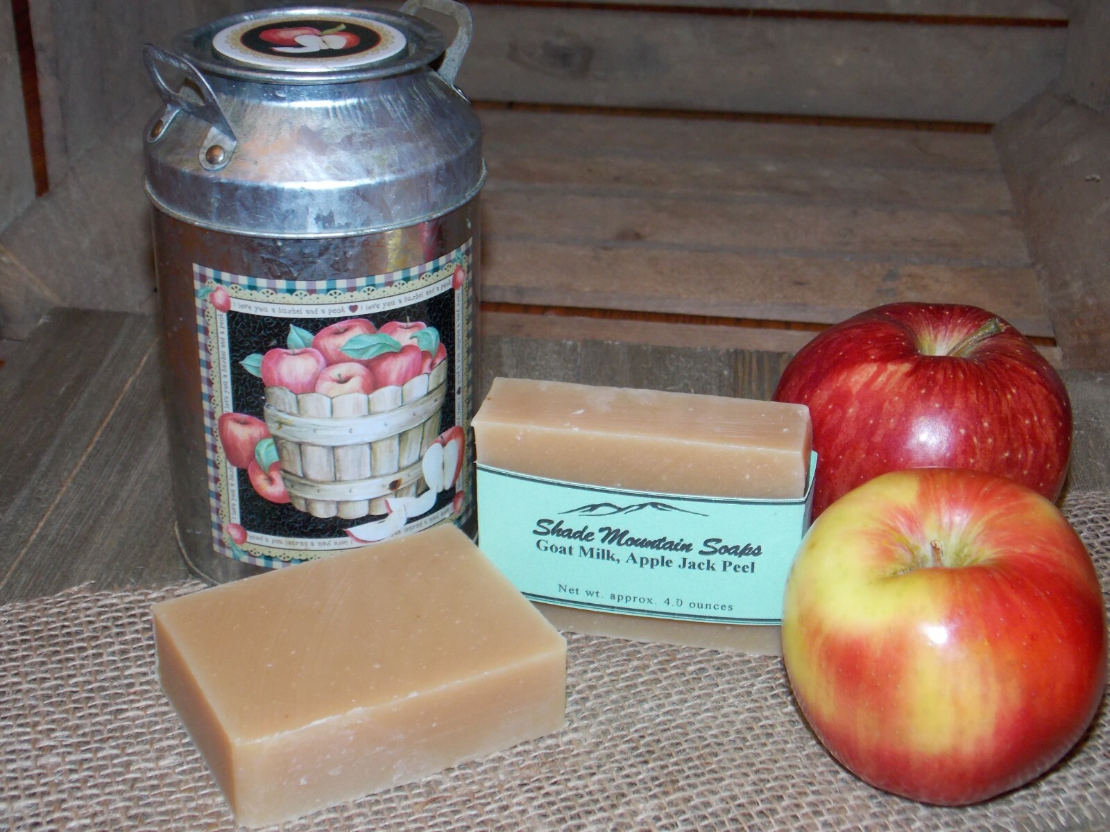 Goat Milk Soap Homemade / Handmade Moisturizing – 4 oz – Apple & Cinnamon