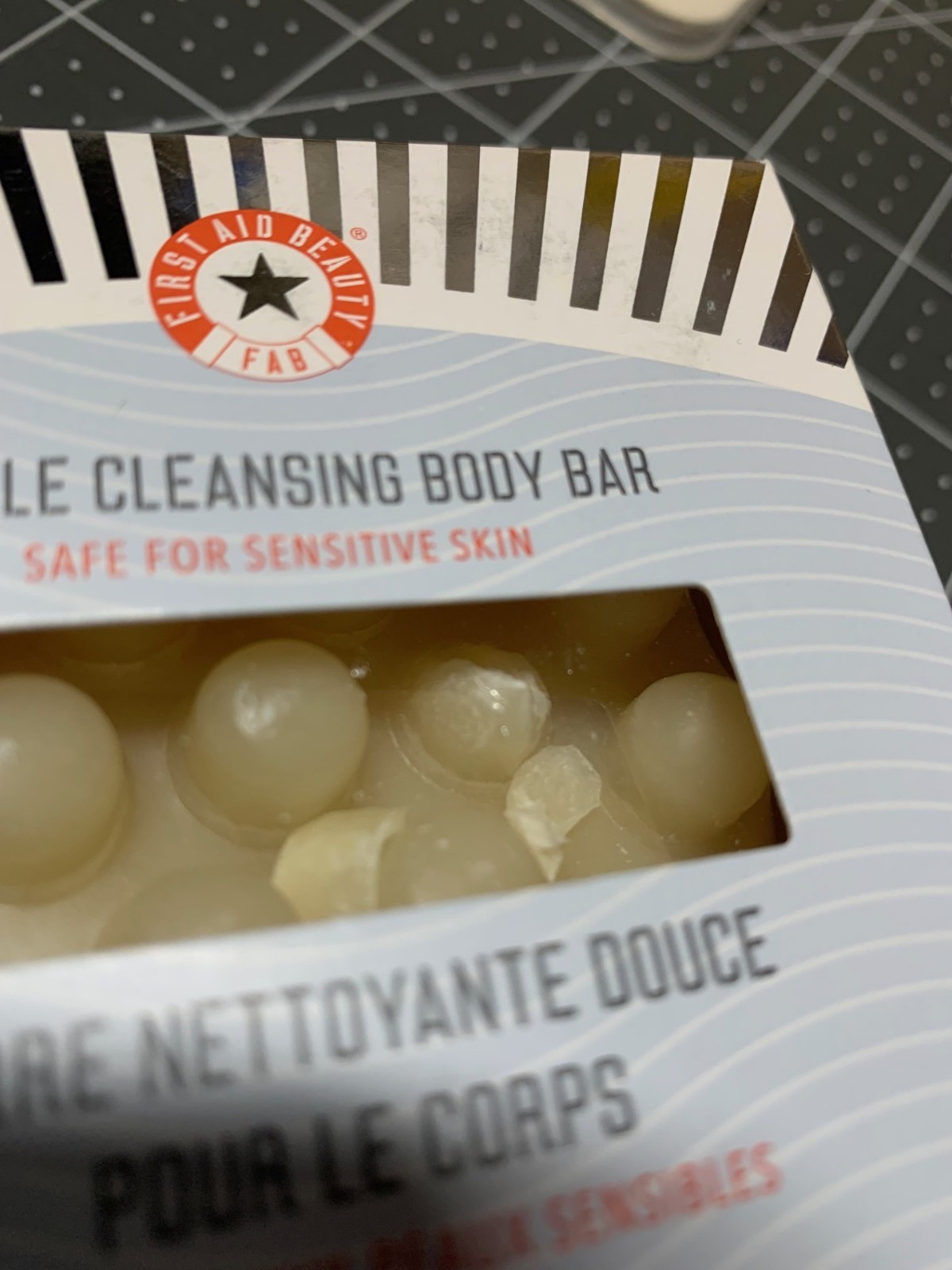 First Aid Beauty – Gentle Cleansing Body Bar – Unscented Bar Soap – NEW