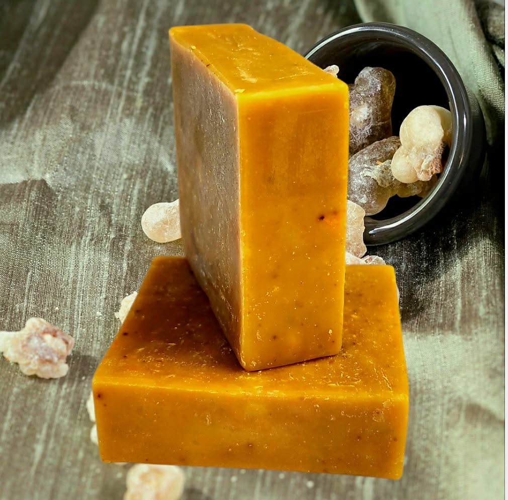 1 Whitening Soap Frankincense w/ Kojic Acid & Niacinamide Vitamin B3