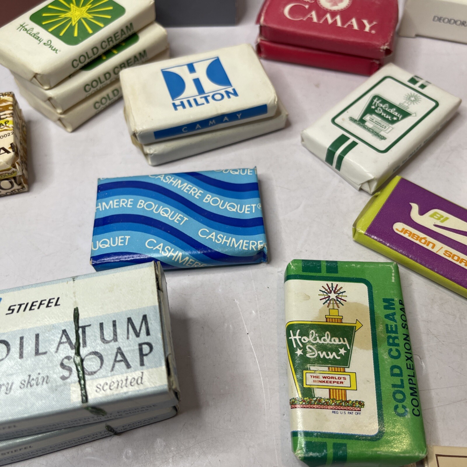 Lot of 28 Miscellaneous HOTEL SOAP BARS Travel Various Types – Brands – + Extras