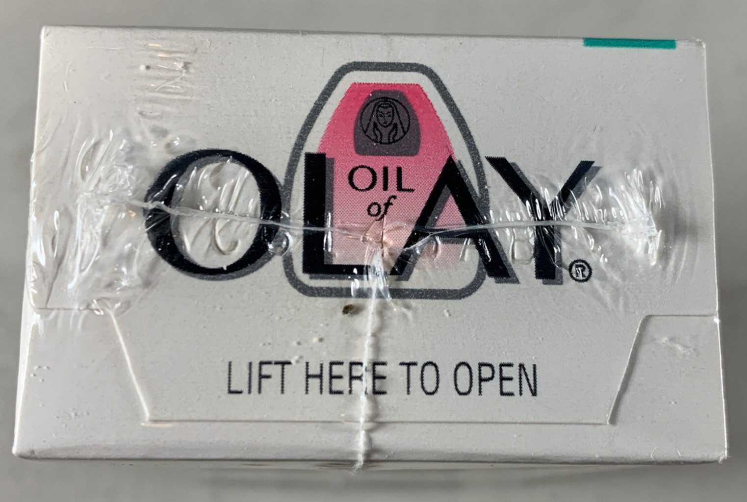 New Sealed Vintage 1995 Oil of Olay Sensitive Skin White Bath Bar Soap 3.2 oz