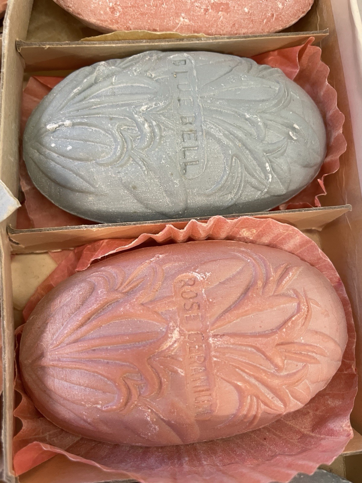 Vtg Fleurs Deluxe Cold Cream Bar Soap Box of 12 Blue Bell Rose Geranium Clover