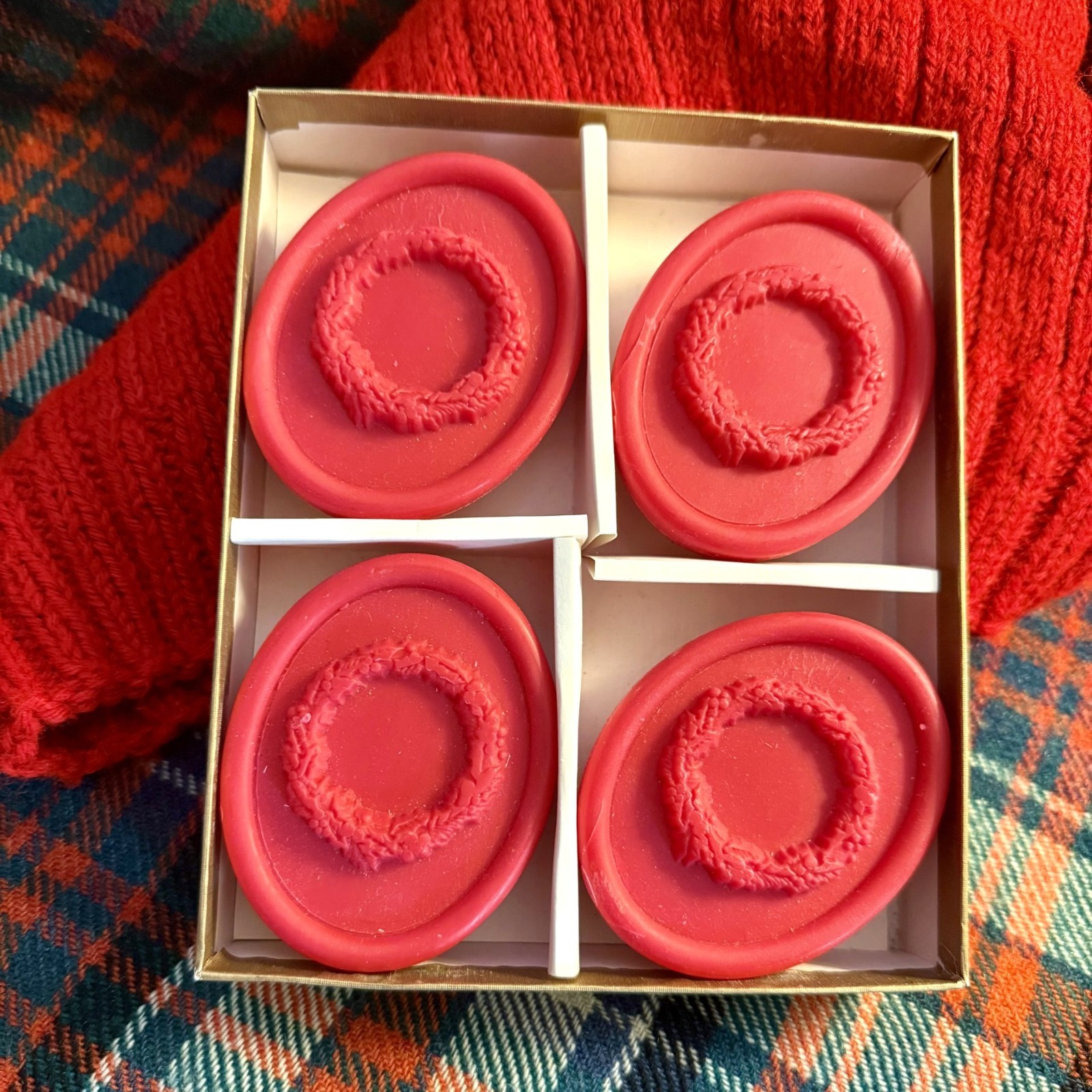 Bath Bar Soap Decorative Christmas Red 4 Vtg Holiday Scent CST Toiletries Oval