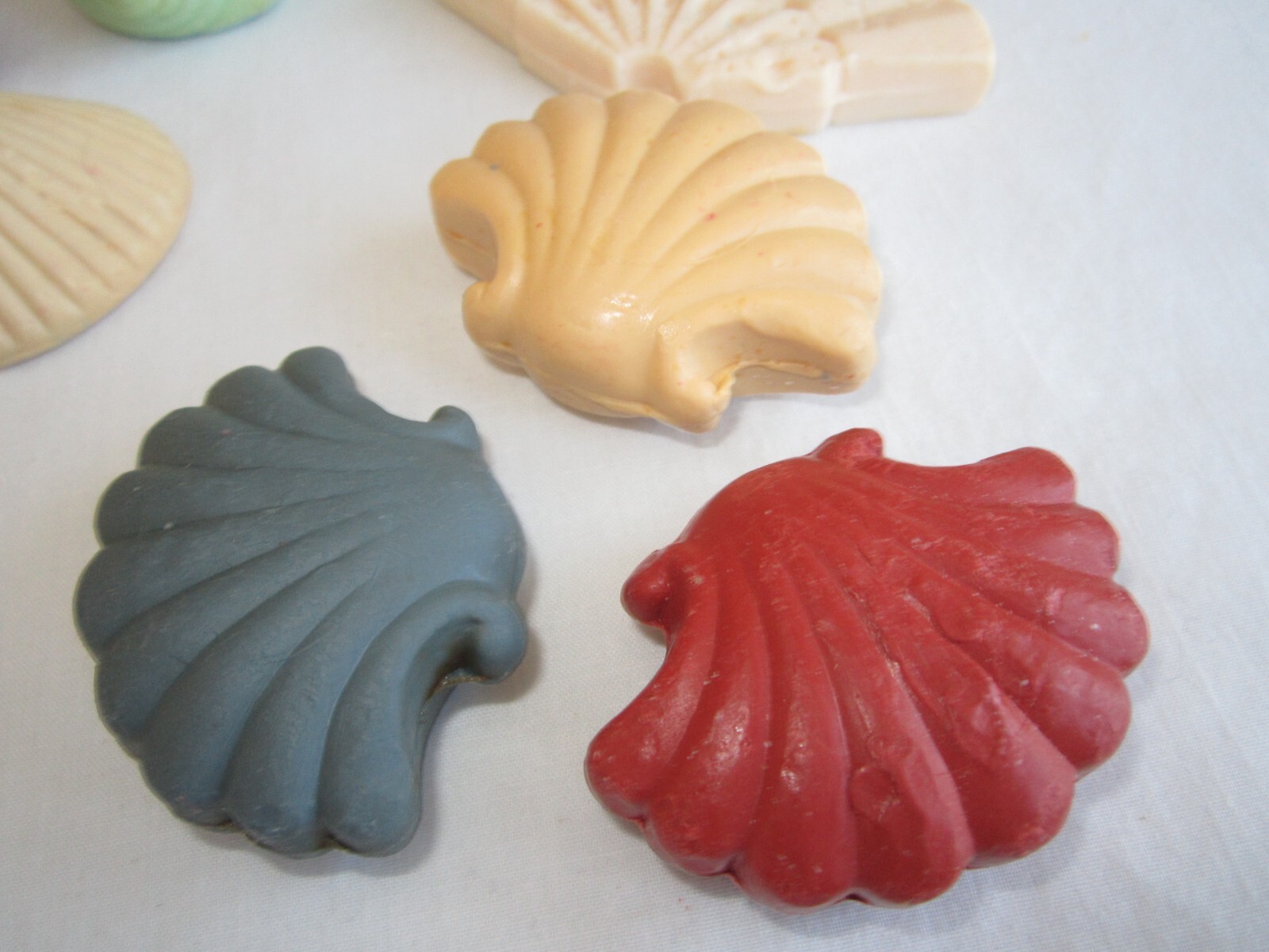 Vintage perfumed guest soaps multi colors set of 19 Swans Shells Floral Roses