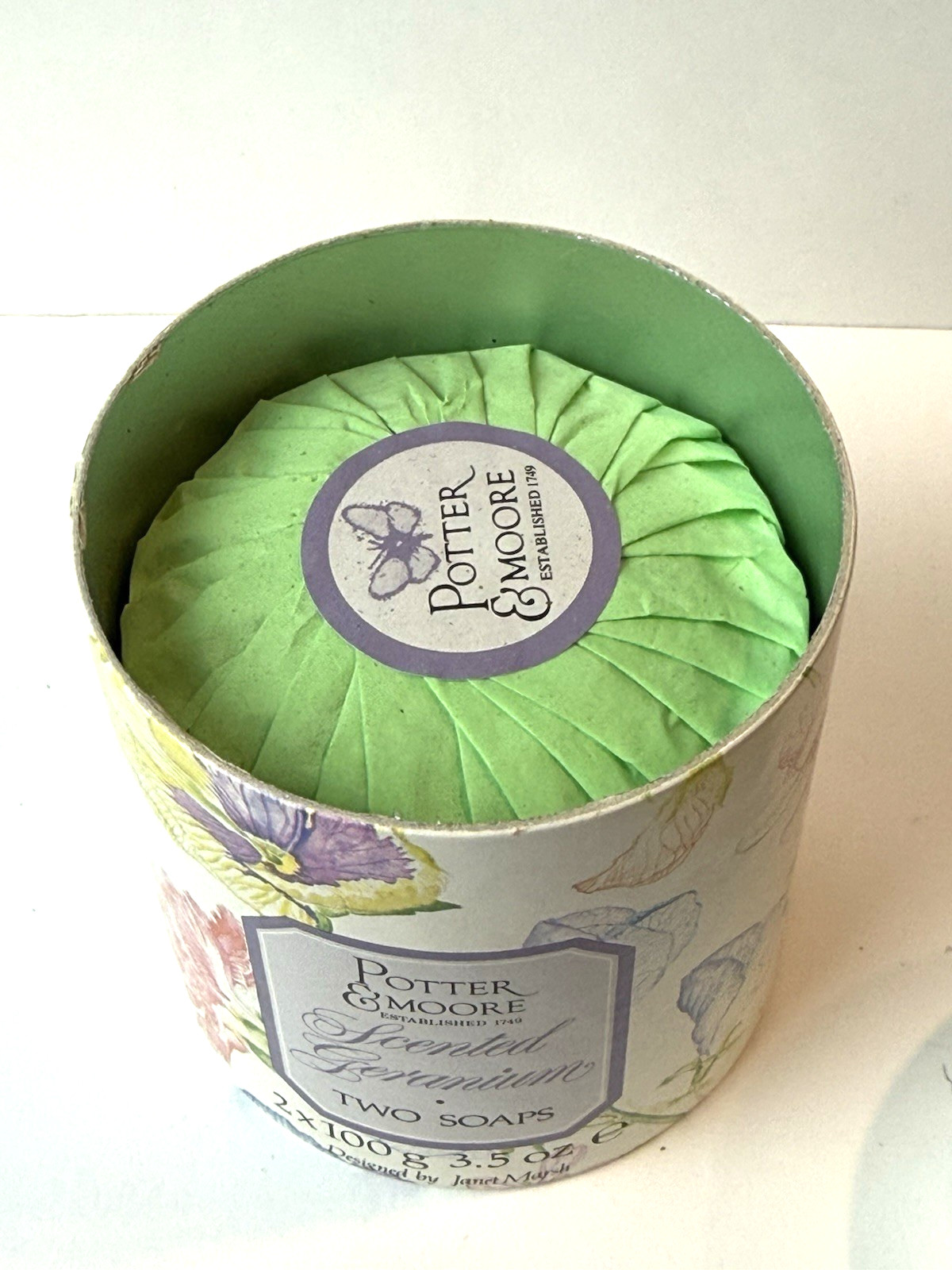 (2) POTTER & MOORE LTD Scented GERANIUM Parfumee Scented Soaps 2 x 3.5 oz 100 g