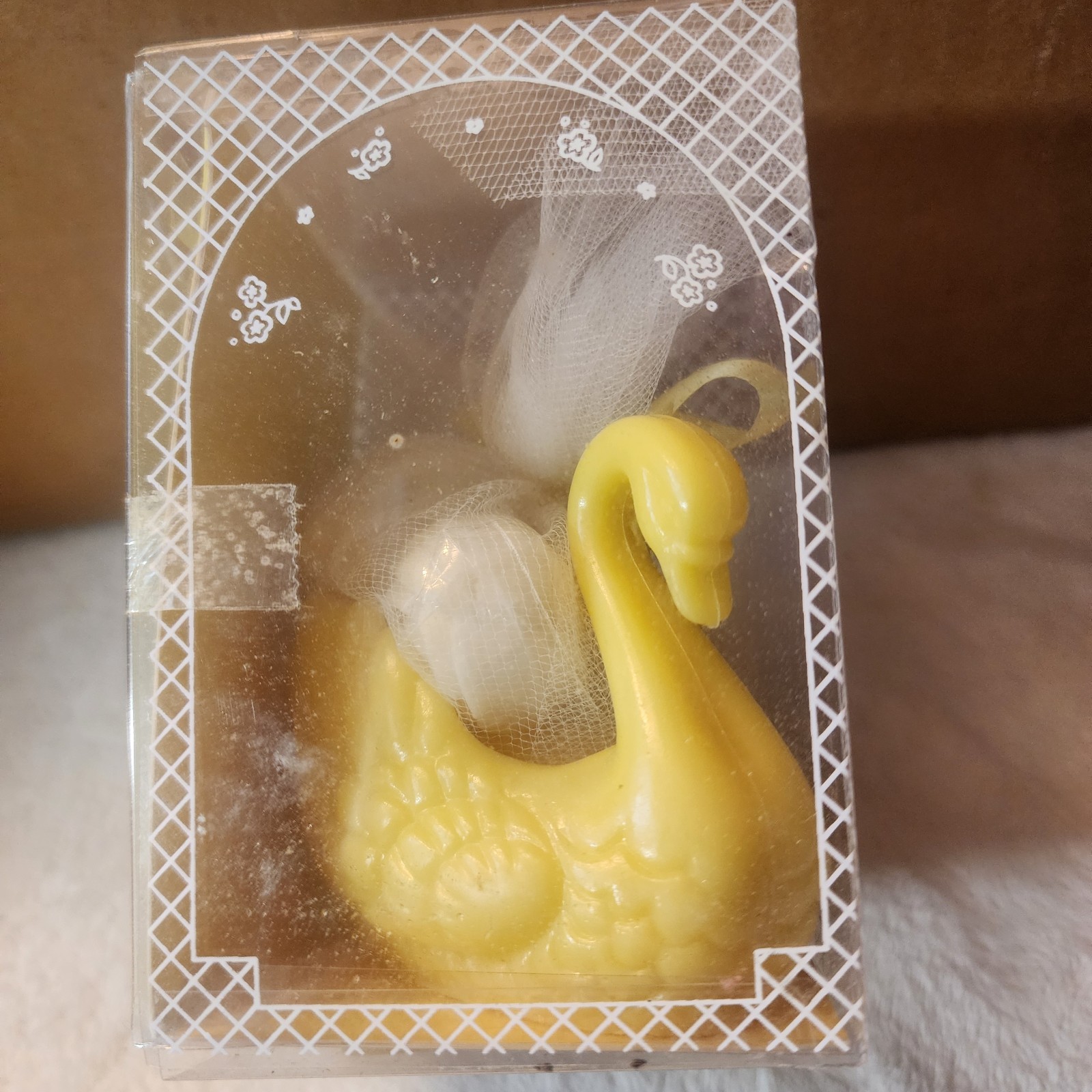 NOS Vtg Bouquet de Bain Perfumed Guest Soap Yellow Swan w/Roses