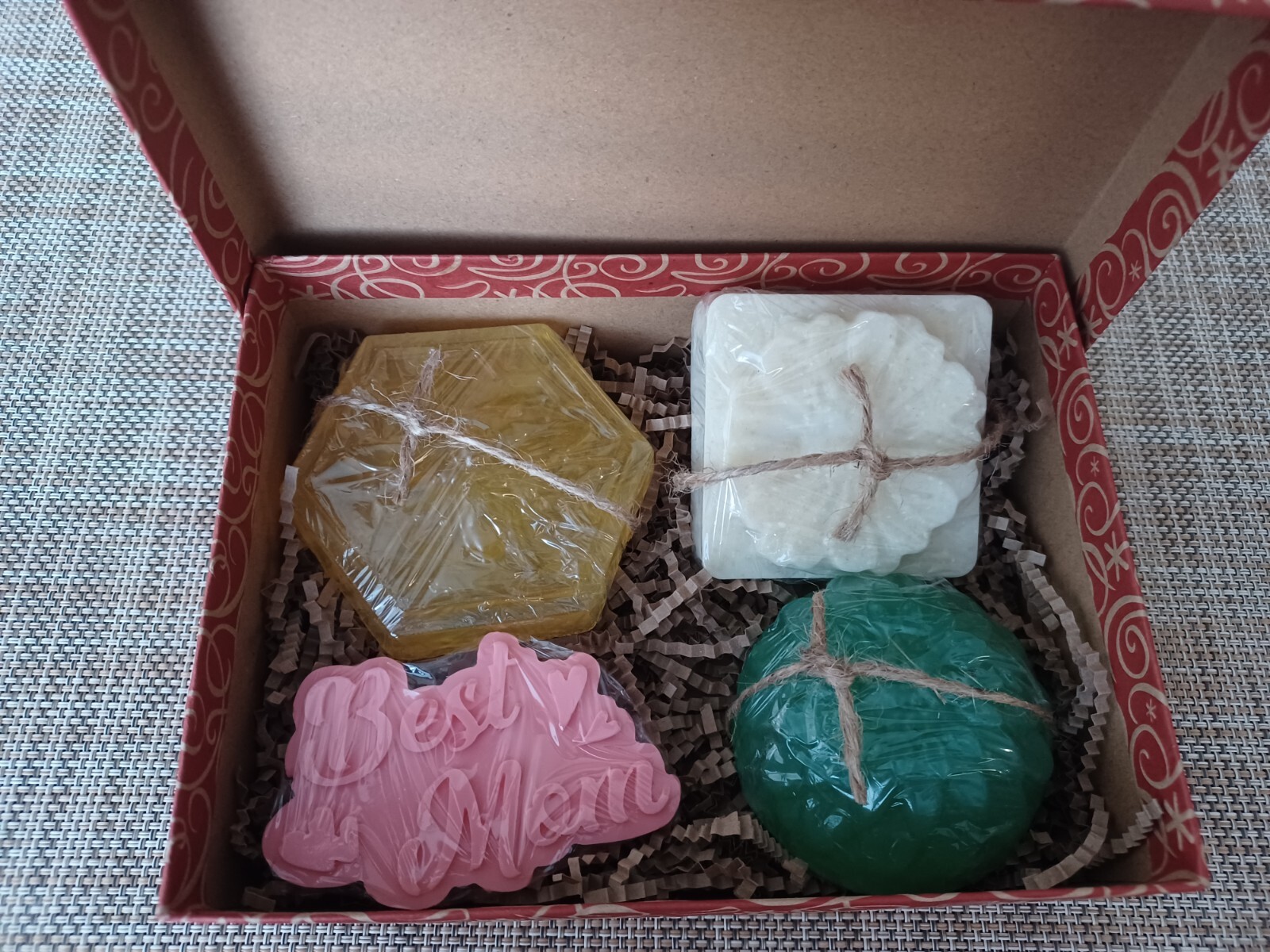 Handmade Soaps 100% natural, pack of 4 Soaps. One for $8.00 dlls choose yours.