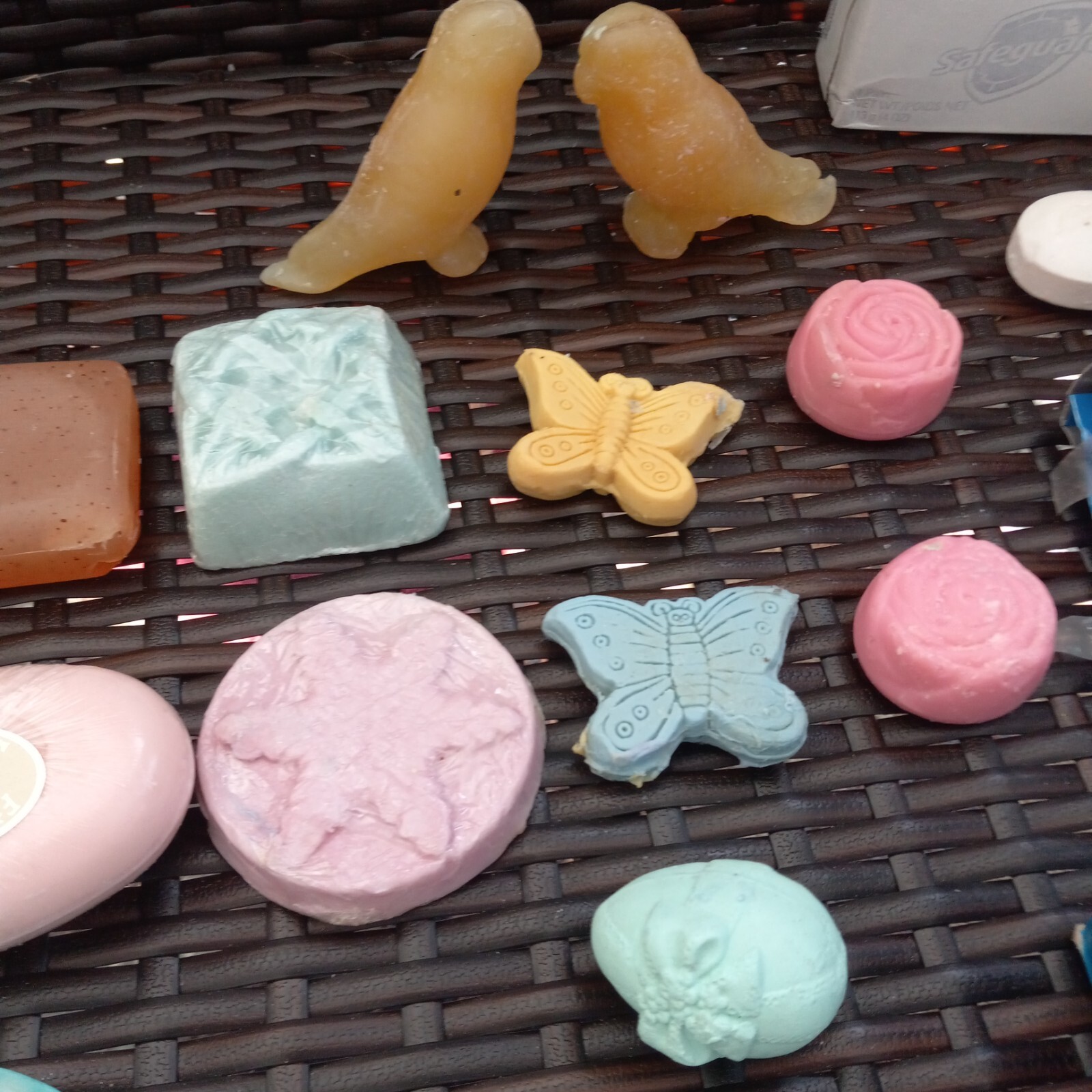 27 pc Mixed Lot Vintage Soap Bars Olay, Safeguard, Shower Splash, Butterfly,Bird