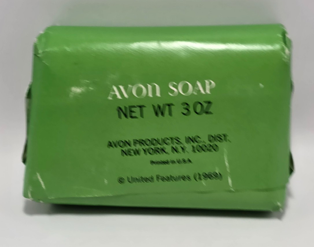 Vintage 1969 AVON 3 OZ Bar Soap Charlie Brown Snoopy Baseball