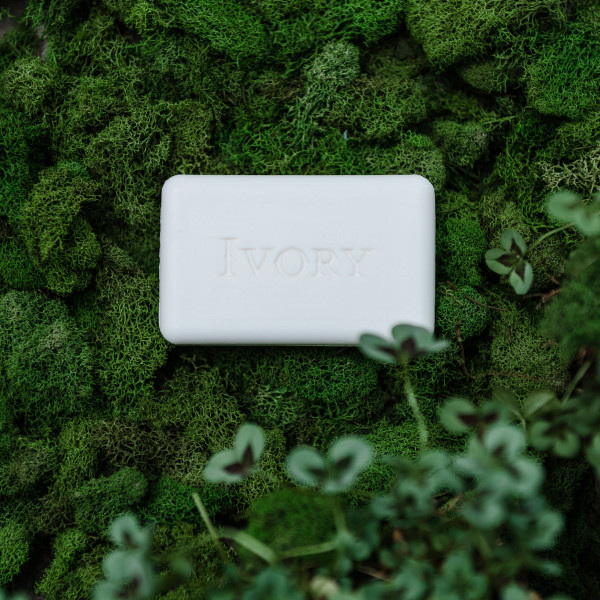 Ivory Gentle Bar Soap – Aloe Scent (10 Bars/Pack), 31.7oz