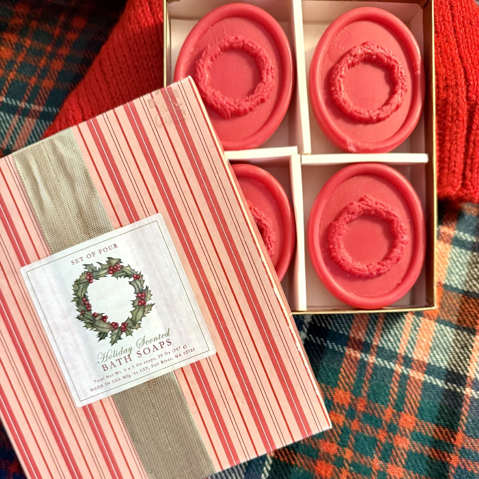 Bath Bar Soap Decorative Christmas Red 4 Vtg Holiday Scent CST Toiletries Oval