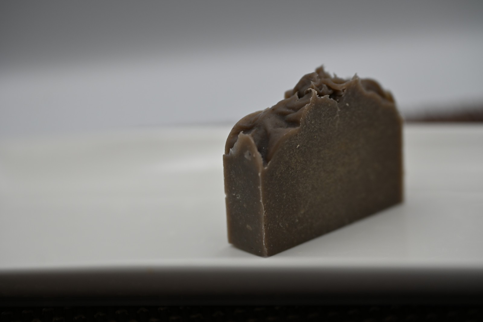 Le Luxe Lather, Luxury Artisan Soap, “Marguerite”.. Lavender, Vanilla and Cinn..