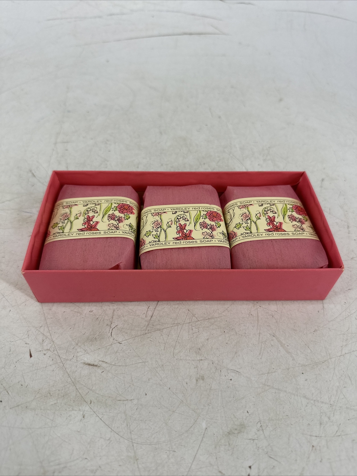 NEW Yardley Red Roses Soaps 3 Cakes 3.0 oz Each 3162