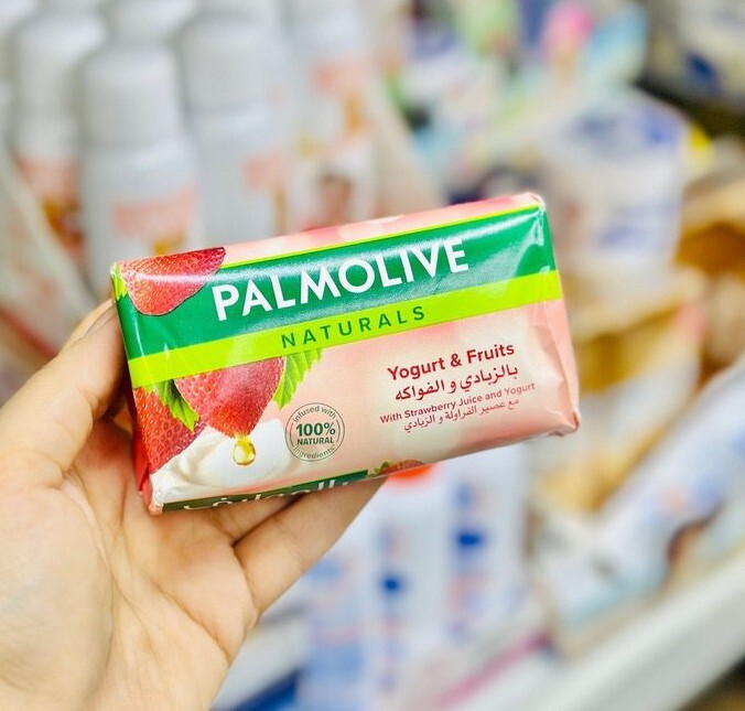 Palmolive Naturals Whitening Bar Soap With Strawberry Juice & Yogurt 90g 15 Pcs
