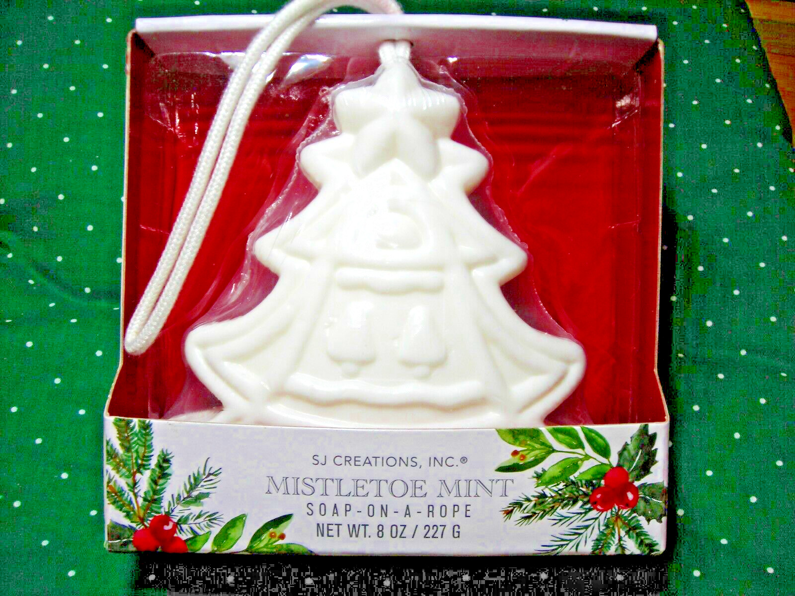 Mistletoe Mint Tree Shaped Soap on a Rope – SJ Creations Inc. – 8oz./227g.