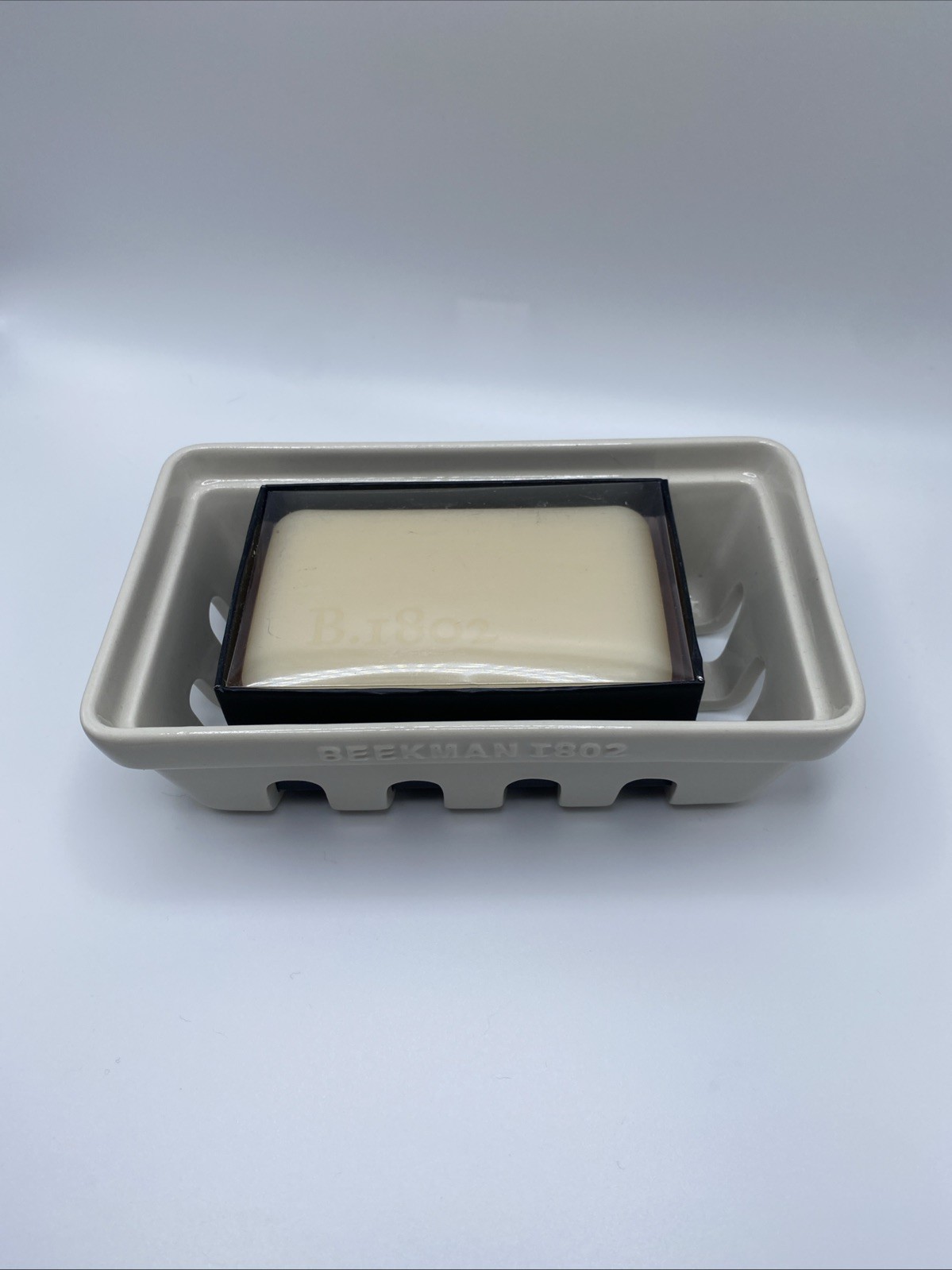 BEEKMAN 1802 GOAT MILK BAR SOAP – FRESH AIR – 9 oz W/ Ceramic Soap Dish