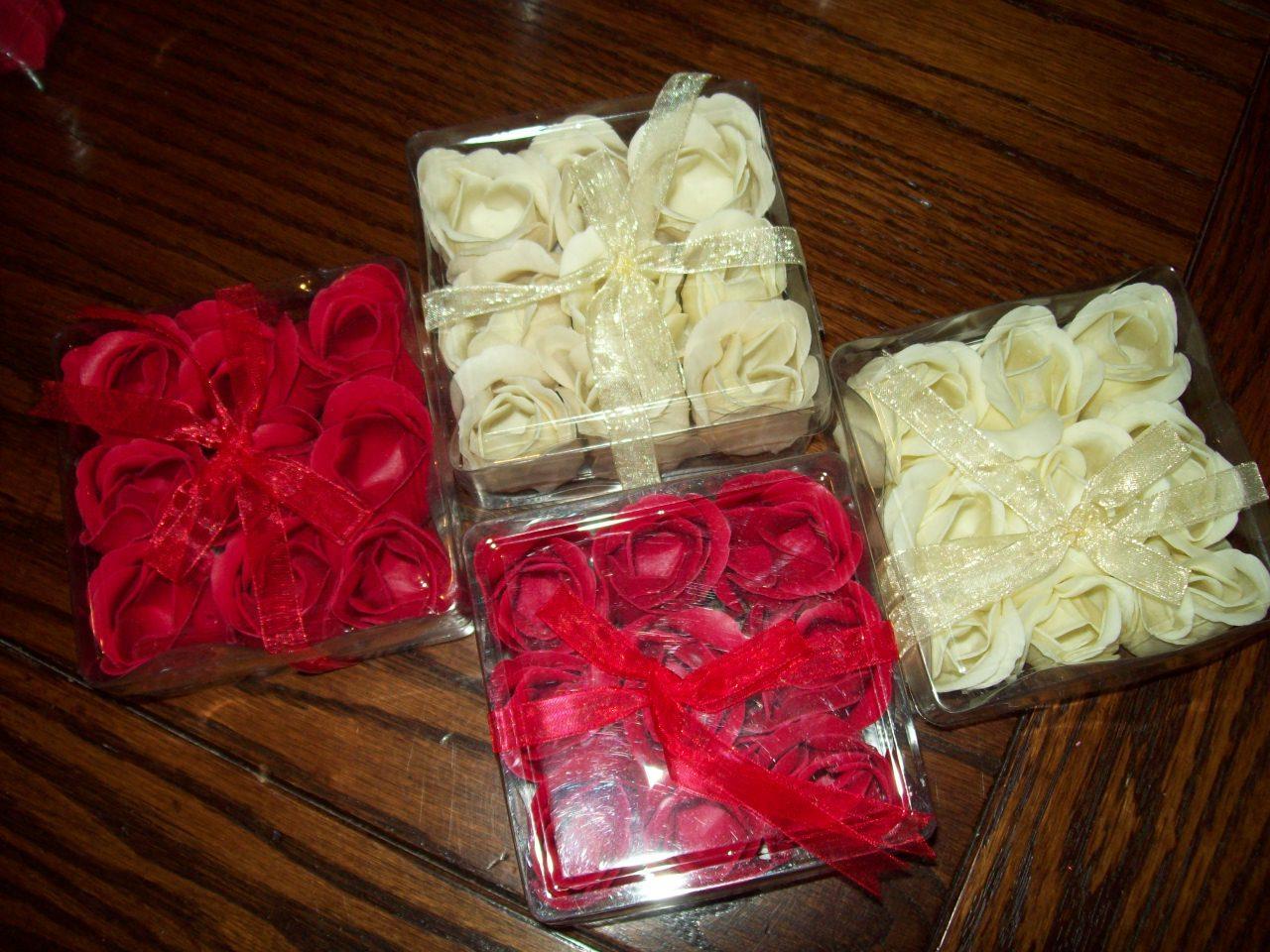 NWT VALENTINE FLORAL ROSE SCENTED FLOWER SOAP PETALS FOR SOAP DISH 9 CT per BOX