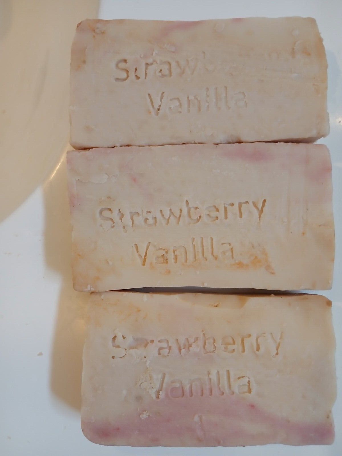 STRAWBERRY VANILLA GOAT MILK SOAP HAPPY GOAT CREAMERY FREE SHIPPING SMELLY CHEAP